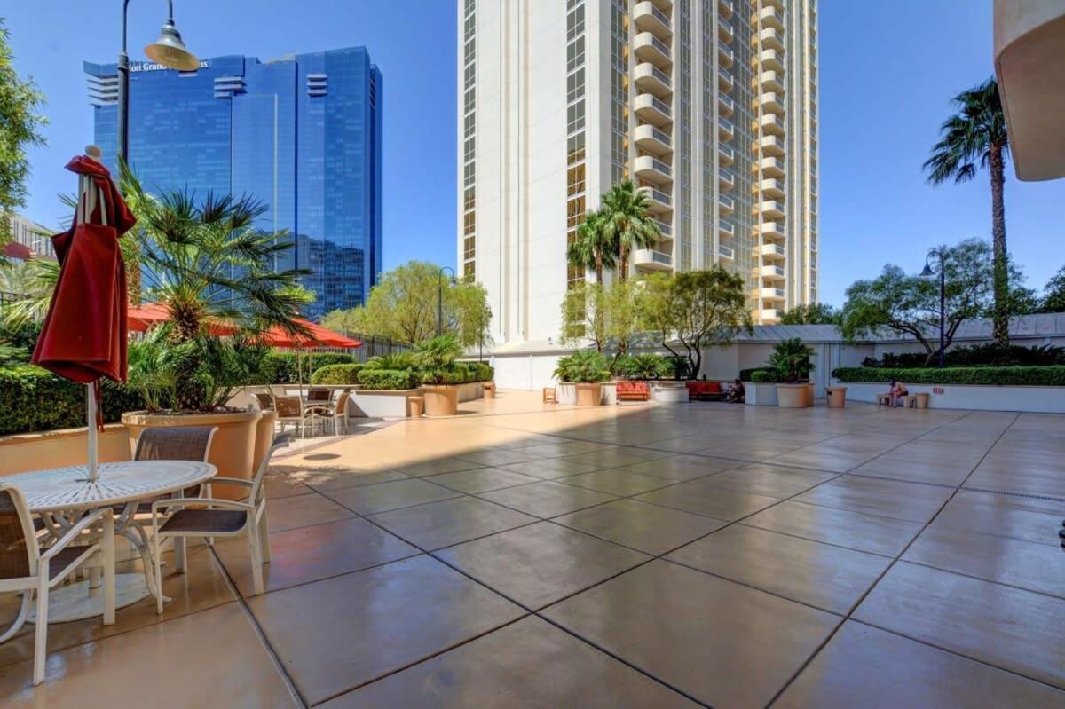 Mgm Signature-24-709 Strip View Jacuzzi Studio لاس فيغاس المظهر الخارجي الصورة